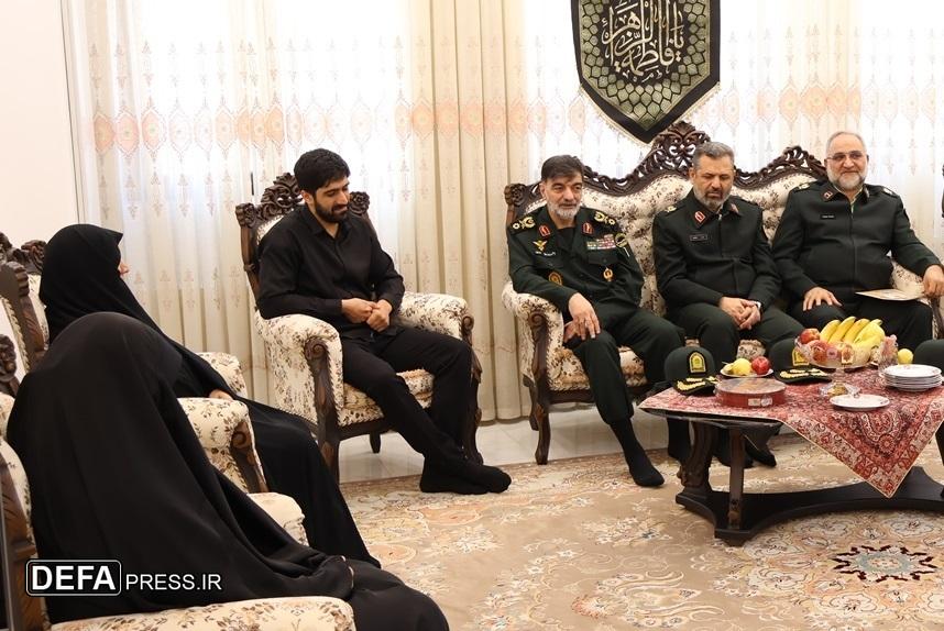 دیدار صمیمانه فرمانده کل انتظامی کشور با خانواده شهید همایی فصیح در قم