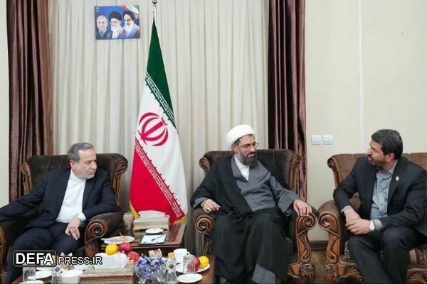 وزیر امور خارجه وارد همدان شد وزیر امور خارجه وارد همدان شد