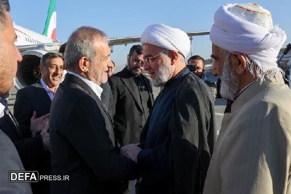 رئیس جمهور وارد سنندج شد و مورد استقبال مسئولان کردستان قرار گرفت