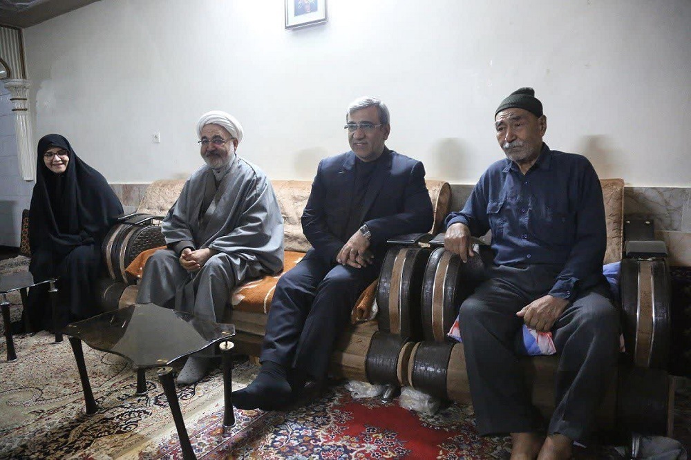 دیدار غلامحسین مظفری با خانواده‌های معظم شهدا