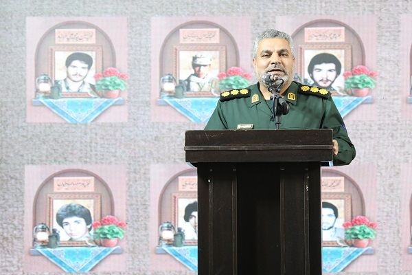 مقابله با جنگ نرم دشمن؛ با نهادینه کردن فرهنگ ایثار و مقامت در قلب مدارس یزد+ تصاویر