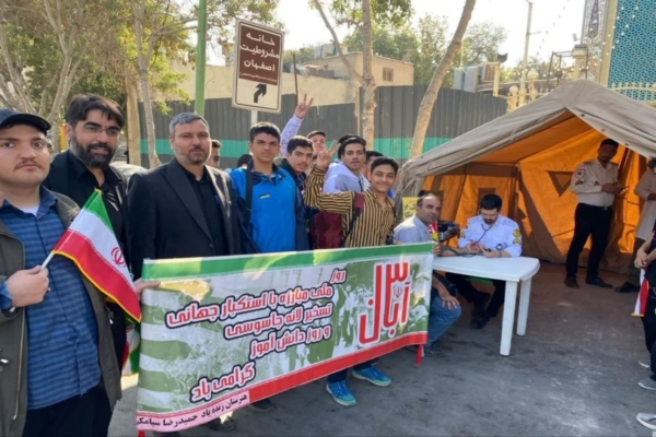 ایستگاه سلامت ویژه دانش‌آموزان در  توسط کارکنان گروه ۴۴ توپخانه برگزار شد