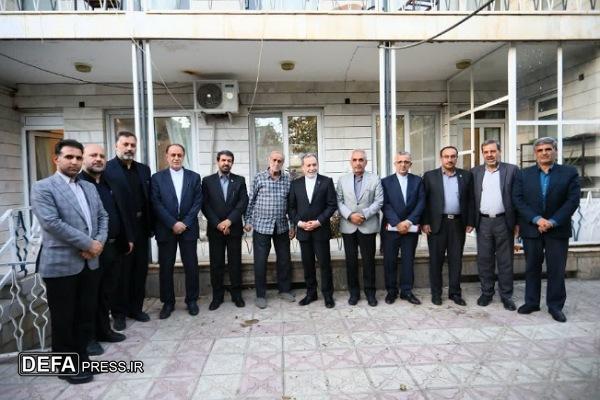 دیدار وزیر امور خارجه با خانواده شهیدان حاجیبابایی در همدان + تصاویر دیدار وزیر امور خارجه با خانواده شهیدان حاجیبابایی در همدان + تصاویر