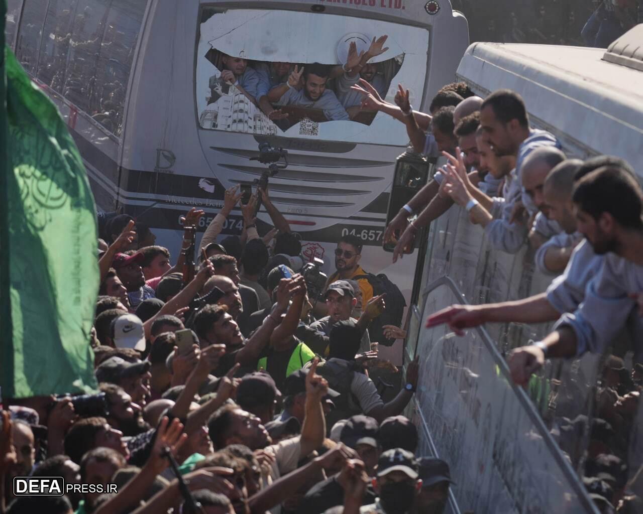 روایت یک دیوار؛ از جبههی زندان تا «هتل حماس» روایت یک دیوار؛ از جبههی زندان تا «هتل حماس»