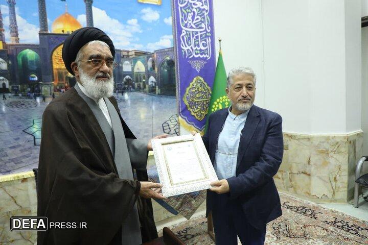 اعطای نخستین حکم خادمی یک سازمان در بارگاه نورانی حضرت معصومه (س) اعطای نخستین حکم خادمی یک سازمان در بارگاه نورانی حضرت معصومه (س)