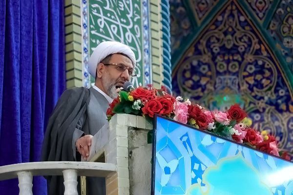 امام‌جمعه کرمان: وحدت ملی، رمز ناکامی توطئه‌های دشمن است