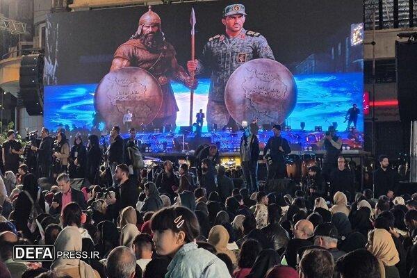 مراسم اختتامیه «در مقابل ایران دوباره زانو میزنید» آغاز شد مراسم اختتامیه «در مقابل ایران دوباره زانو میزنید» آغاز شد