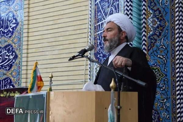 امام‌جمعه‌بیجار: تقوا و وفای‌به‌عهد و استکبارستیزی ستون‌های عزت و استقلال ملت‌ها هستند