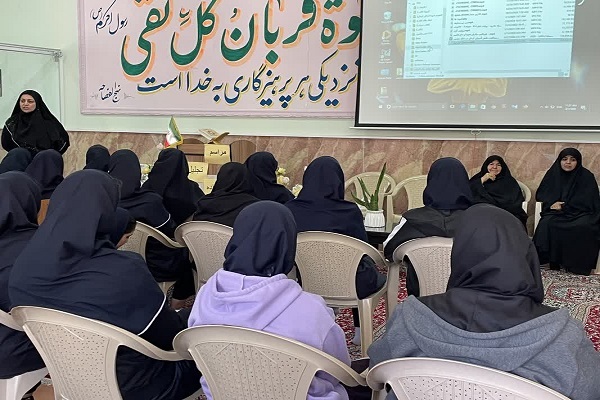 برنامه روایت‌گری ایثار در هنرستان دخترانه حکمت کرمان برگزار شد+تصاویر