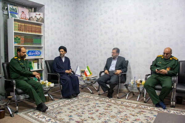 جلسه با شهردار و امام جمعه اردکان+ تصاویر