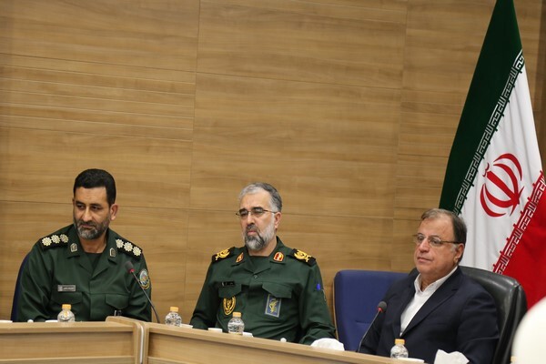 شهدا آیه های انقلاب هستند