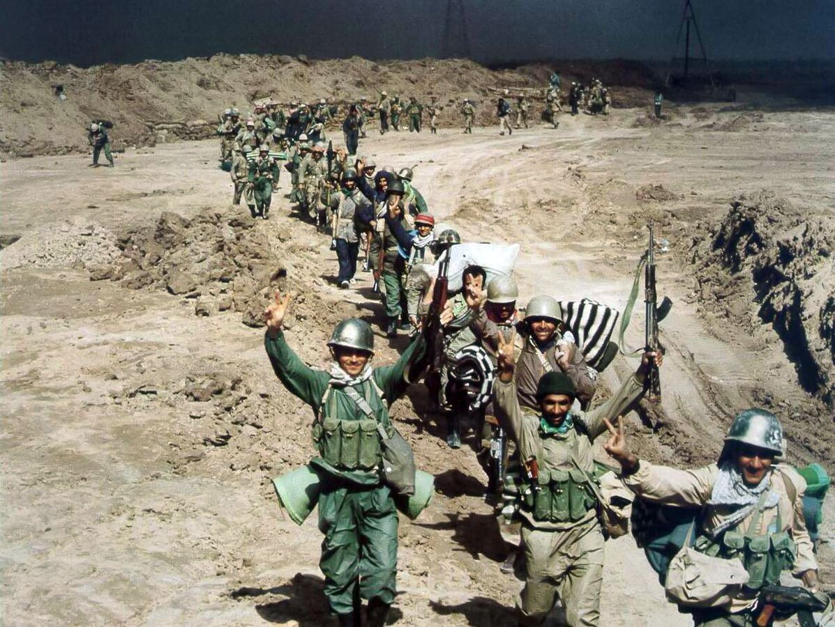 خلاقیت‌های جبهه/ سنگسار دشمن