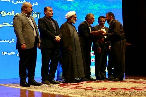 مدیر مؤسسه آوای قدسیان سنندج به‌عنوان خادم نمونه فرهنگ عمومی کشور معرفی شد