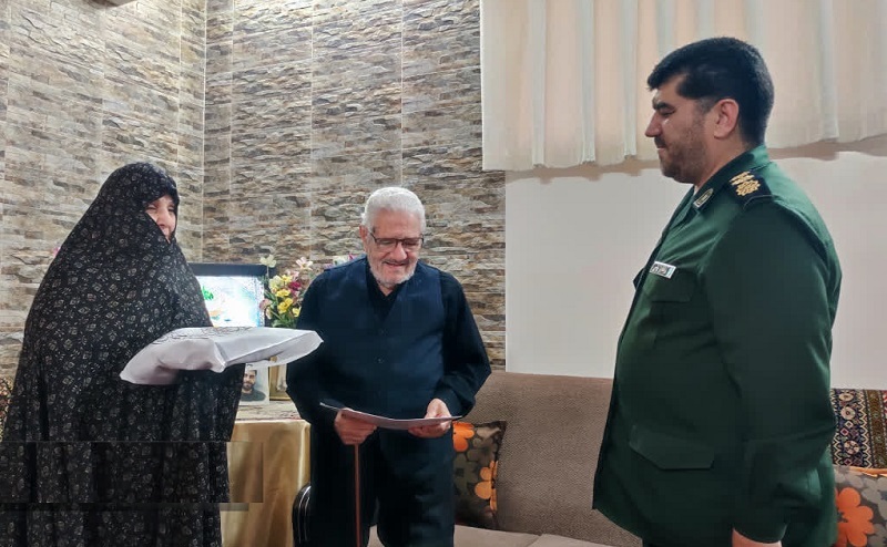 سرهنگ ذوالفقاری: دیدار با خانواده شهدا تزریق روحیه انقلابی به پیکره جامعه است