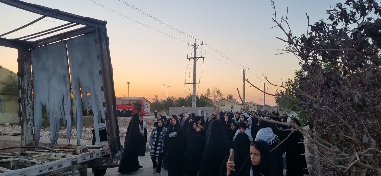 تصاویر/ بازدید زائران دانش آموز راهیان نور از آثار تجاوز رژیم صهیونیستی در جنگ ۱۲ روزه