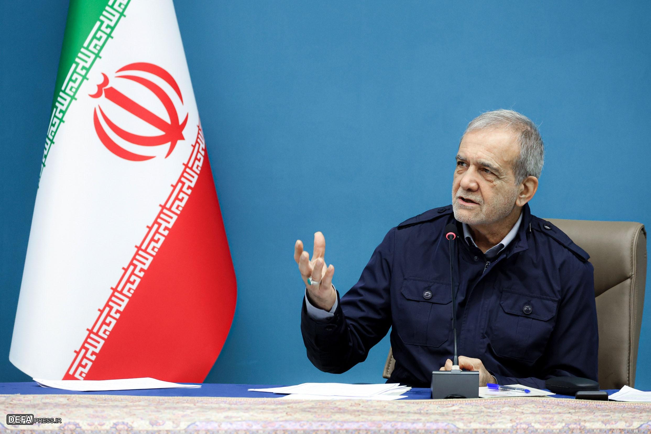 پزشکیان: نارسایی‌ها را می‌توان با اتکا به ذهن خلاق جوانان به نتیجه رساند