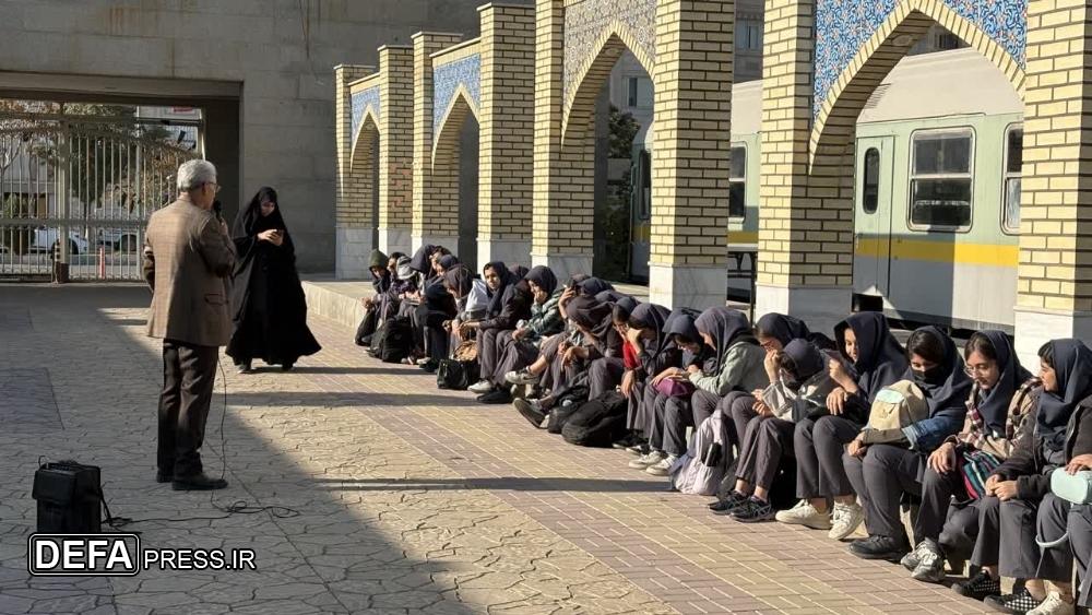 تصاویر/ بازدید دانش‌آموزان از موزه دفاع مقدس و مقاومت استان مرکزی