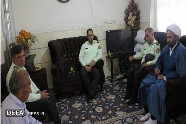 دیدار فرمانده انتظامی ریگان با خانواده شهیدان «بادپا و بهادری»