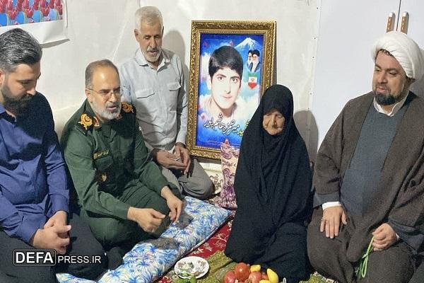 دیدار فرمانده سپاه کربلا با خانواده شهید «هاشم‌پور»+ تصاویر