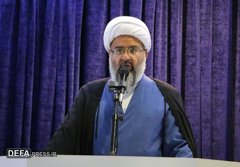 دشمن با بزک کردن مسائل، مسیر کمال زنان را هدف گرفته است