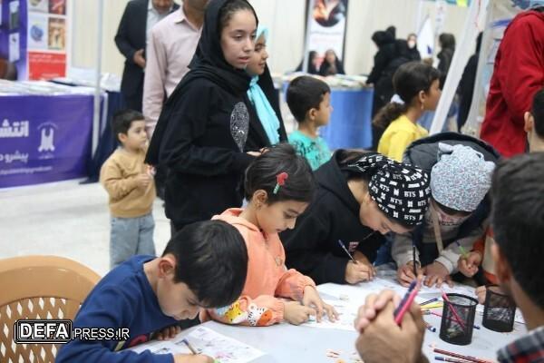 استقبال از غرفه نقاشی با محوریت دفاع مقدس در نمایشگاه کتاب خراسان شمالی
