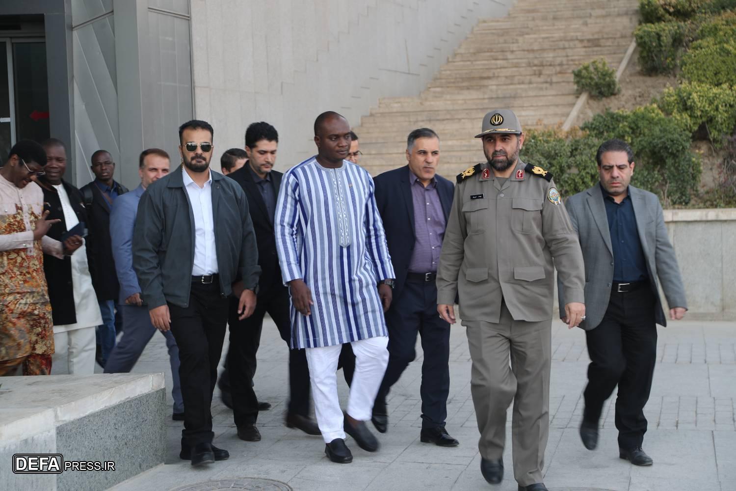 بازدید وزیر امنیت کشور بورکینافاسو از موزه ملی انقلاب اسلامی و دفاع مقدس