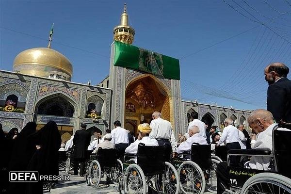 تشرف ۵ هزار زائر سالمند به حرم رضوی در قالب طرح «یا معین‌الضعفا»