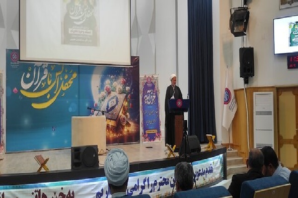 قرآن را باید بیش از یک کتاب دانست و به‌عنوان یک موجود زنده در زندگی جاری شود