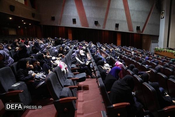 حضور پرشور دختران تهرانی در «از نیمکت تا خاکریز» حضور پرشور دختران تهرانی در «از نیمکت تا خاکریز»