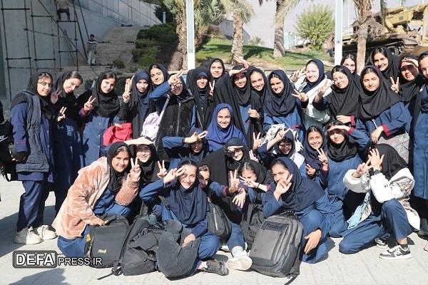 حضور پرشور دختران تهرانی در «از نیمکت تا خاکریز» حضور پرشور دختران تهرانی در «از نیمکت تا خاکریز»