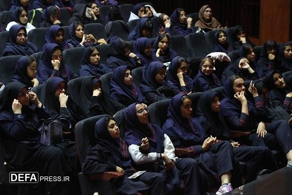 حضور پرشور دختران تهرانی در «از نیمکت تا خاکریز» حضور پرشور دختران تهرانی در «از نیمکت تا خاکریز»