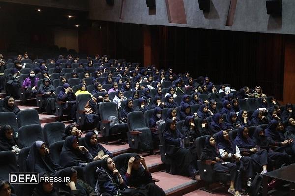 حضور پرشور دختران تهرانی در «از نیمکت تا خاکریز» حضور پرشور دختران تهرانی در «از نیمکت تا خاکریز»