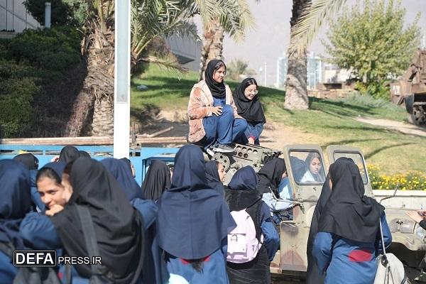 حضور پرشور دختران تهرانی در «از نیمکت تا خاکریز» حضور پرشور دختران تهرانی در «از نیمکت تا خاکریز»