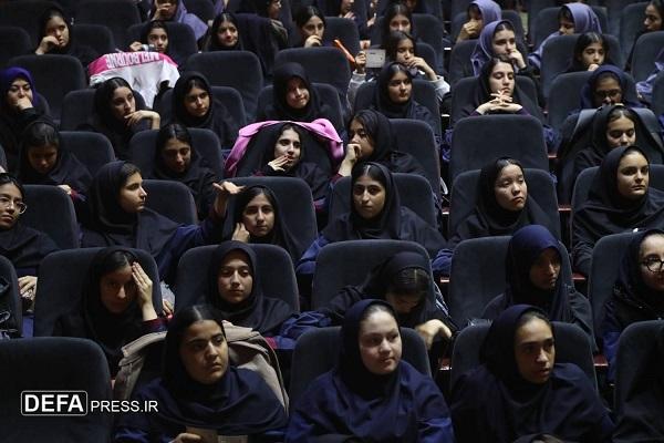 حضور پرشور دختران تهرانی در «از نیمکت تا خاکریز» حضور پرشور دختران تهرانی در «از نیمکت تا خاکریز»