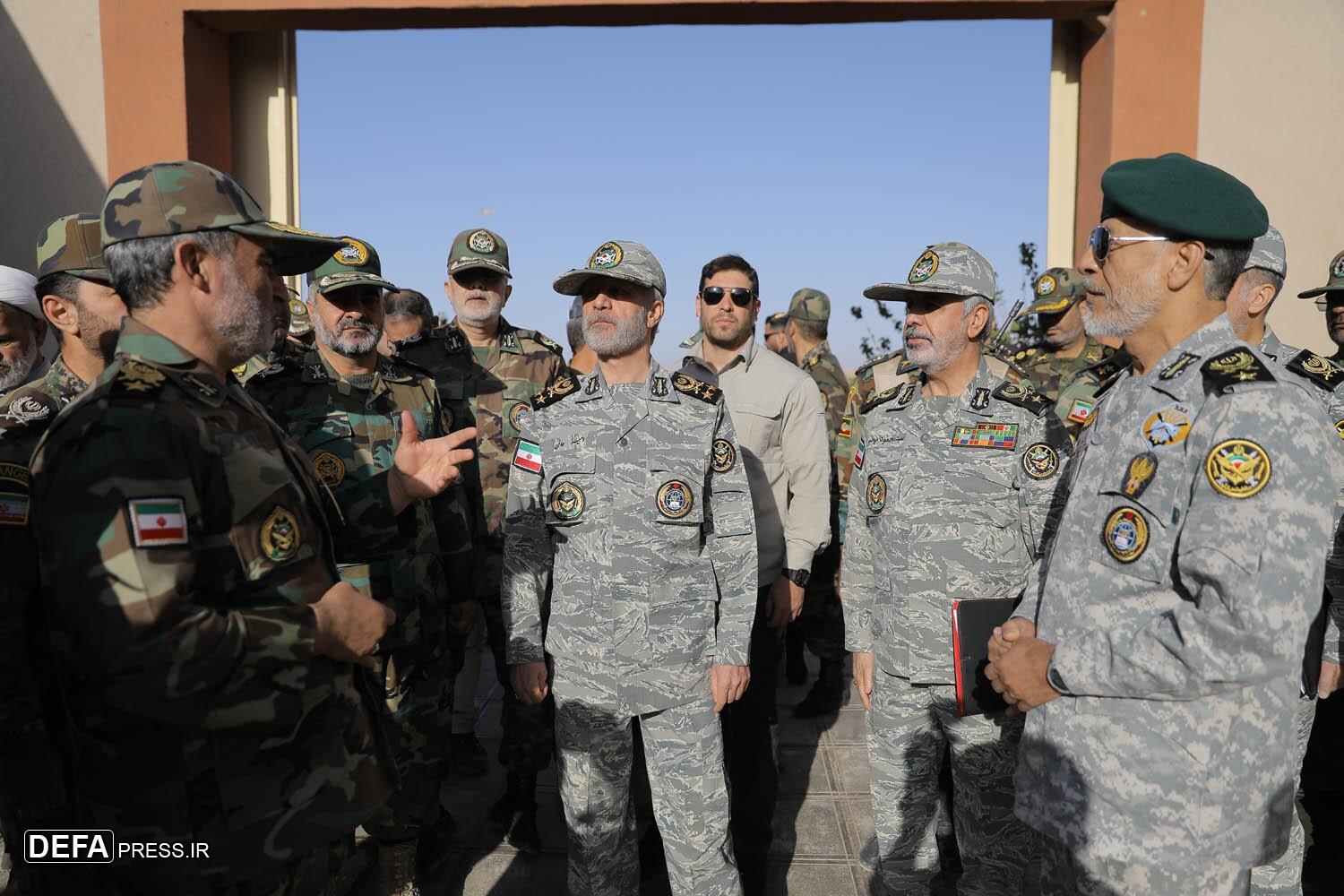 بازدید سرلشکر حاتمی از روند احداث دیوار مرزی در شمال شرق کشور بازدید سرلشکر حاتمی از روند احداث دیوار مرزی در شمال شرق کشور