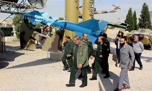 تصاویر / بازدید فرمانده قرارگاه منطقه‌ای سیدالشهدا (ع) نیروی زمینی سپاه ازموزه دفاع مقدس استان اصفهان