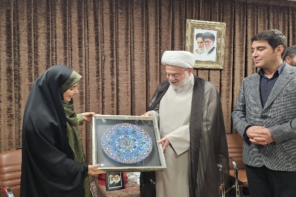 تصاویر/ دیدار وزیر راه و شهرسازی با نماینده ولی فقیه در استان کردستان