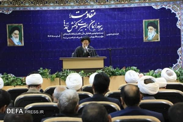 اطاعت نکردن از کفار بزرگ‌ترین جهاد است