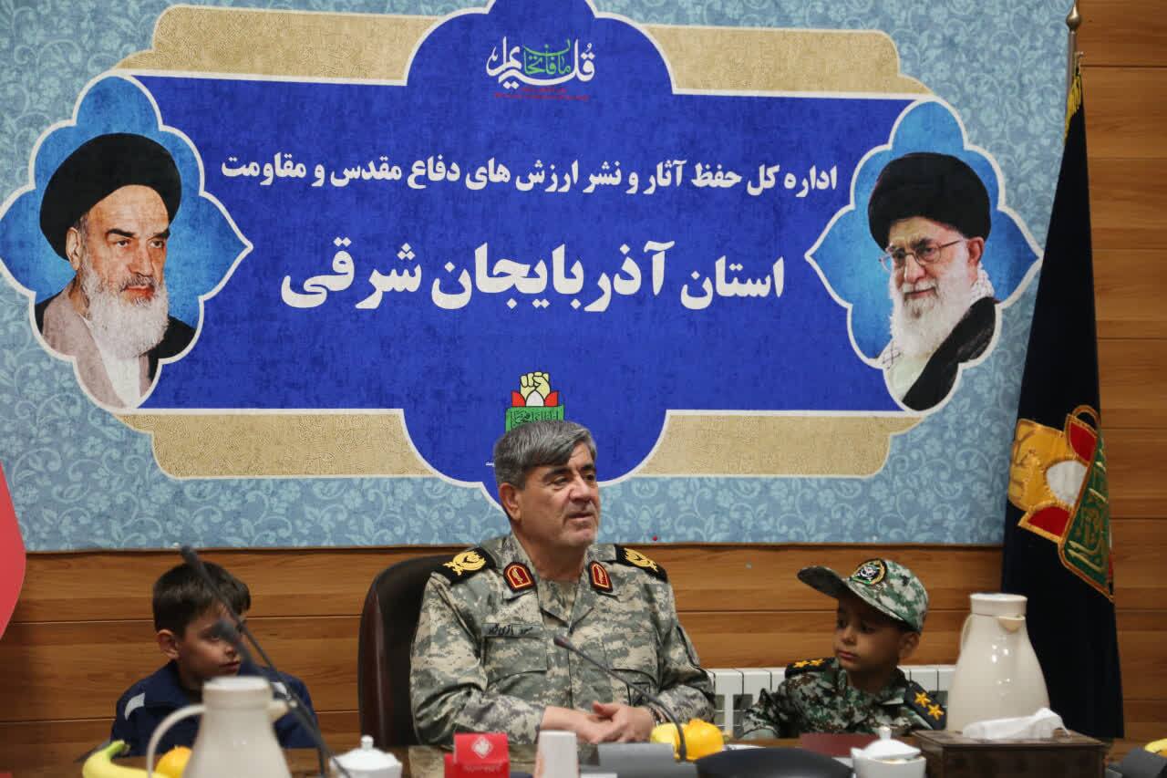 تصاویر/ نشست صمیمانه مدیر کل حفظ آثار و نشر ارزش‌های دفاع مقدس و مقاومت با خانواده شهدای اقتدار