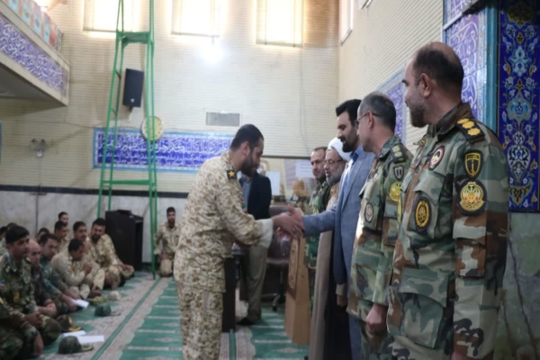 برگزیدگان مسابقات فرهنگی و تبلیغی گروه ۴۴ توپخانه نزاجا تجلیل شدند برگزیدگان مسابقات فرهنگی و تبلیغی گروه ۴۴ توپخانه نزاجا تجلیل شدند