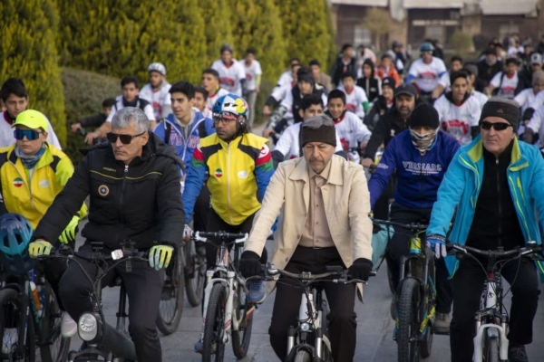 همایش دوچرخهسواری «تا گلستان لالهها» در اصفهان برگزار شد همایش دوچرخهسواری «تا گلستان لالهها» در اصفهان برگزار شد