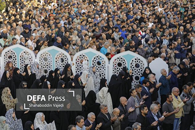 اقامه نماز طلب باران در امامزاده صالح(ع)