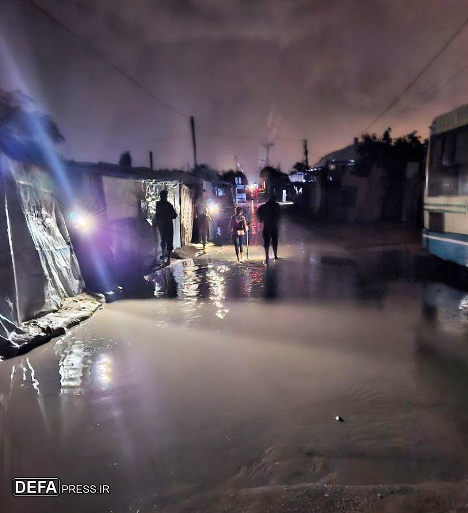 باران هزاران چادر را در غزه غرق آب کرد+ عکس باران هزاران چادر را در غزه غرق آب کرد+ عکس