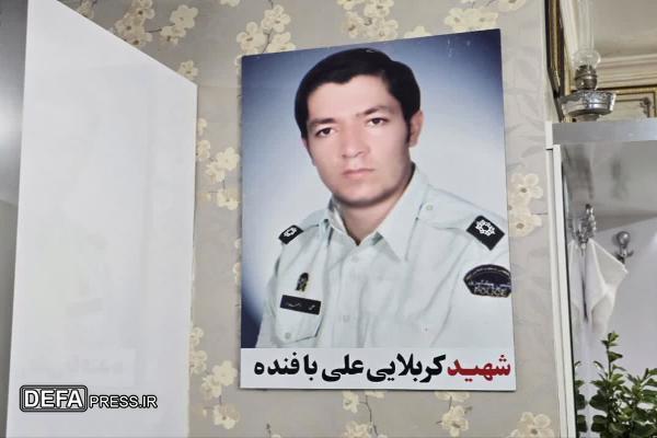 در آستانه سالروز شهادت شهید مرزبانی علی بافنده، خادمین و اعضای کانون خادمین شهدای گمنام مشهد با همراهی معاون فرهنگی اجتماعی مرزبانی استان به منزل شهید بافنده رفتند+تصاویر در آستانه سالروز شهادت شهید مرزبانی علی بافنده، خادمین و اعضای کانون خادمین شهدای گمنام مشهد با همراهی معاون فرهنگی اجتماعی مرزبانی استان به منزل شهید بافنده رفتند+تصاویر