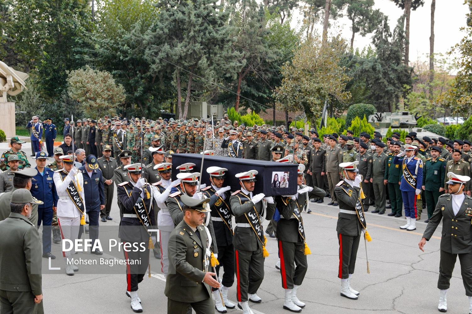 تشییع پیکر همسر شهید فلاحی در دانشگاه فرماندهی و ستاد ارتش تشییع پیکر همسر شهید فلاحی در دانشگاه فرماندهی و ستاد ارتش