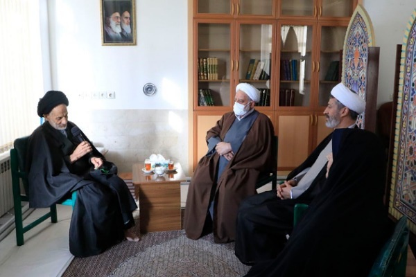 رسیدگی کیفی به خانواده‌های شهدا و تبیین کرامات ایثارگران