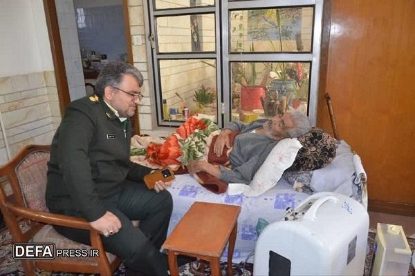 دیدار فرمانده انتظامی سیرجان با خانواده شهید «عزت آبادی پور» دیدار فرمانده انتظامی سیرجان با خانواده شهید «عزت آبادی پور»