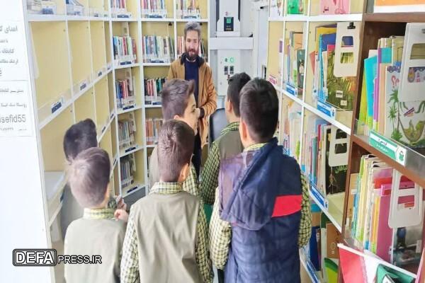 کتابخانه سیار «هدهد سفید» به مدرسه شهید صفوی قزوین رسید کتابخانه سیار «هدهد سفید» به مدرسه شهید صفوی قزوین رسید
