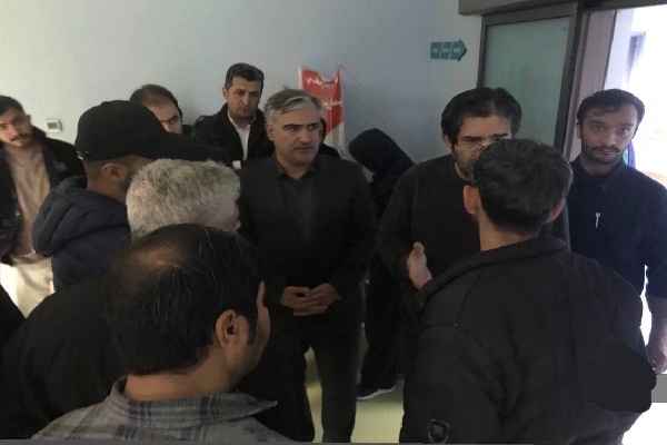 فرماندار سنندج از آتش‌نشان سانحه‌دیده سنندجی عیادت کرد