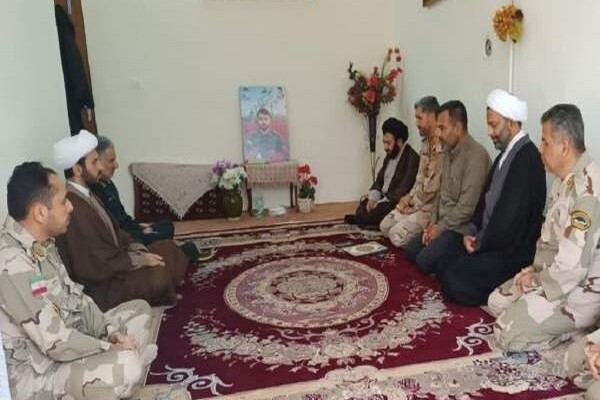 خانواده معظم شهدا مایه سرافرازی کشور و انقلاب هستند